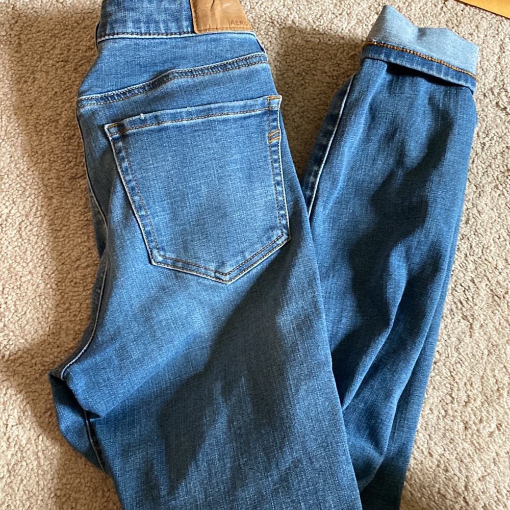 Women’s size 2 short skinny jeggings with holes - Picture 2 of 2